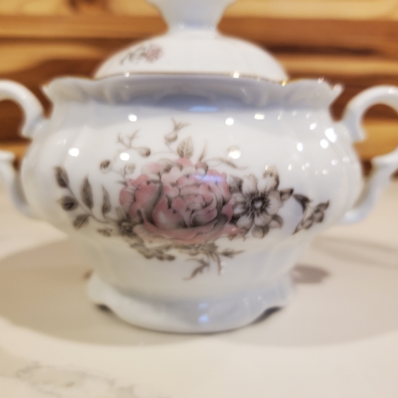 Bohemian China Maria sugar bowl with lid and 2 cups, pink, white, gold - Picture 3 of 16